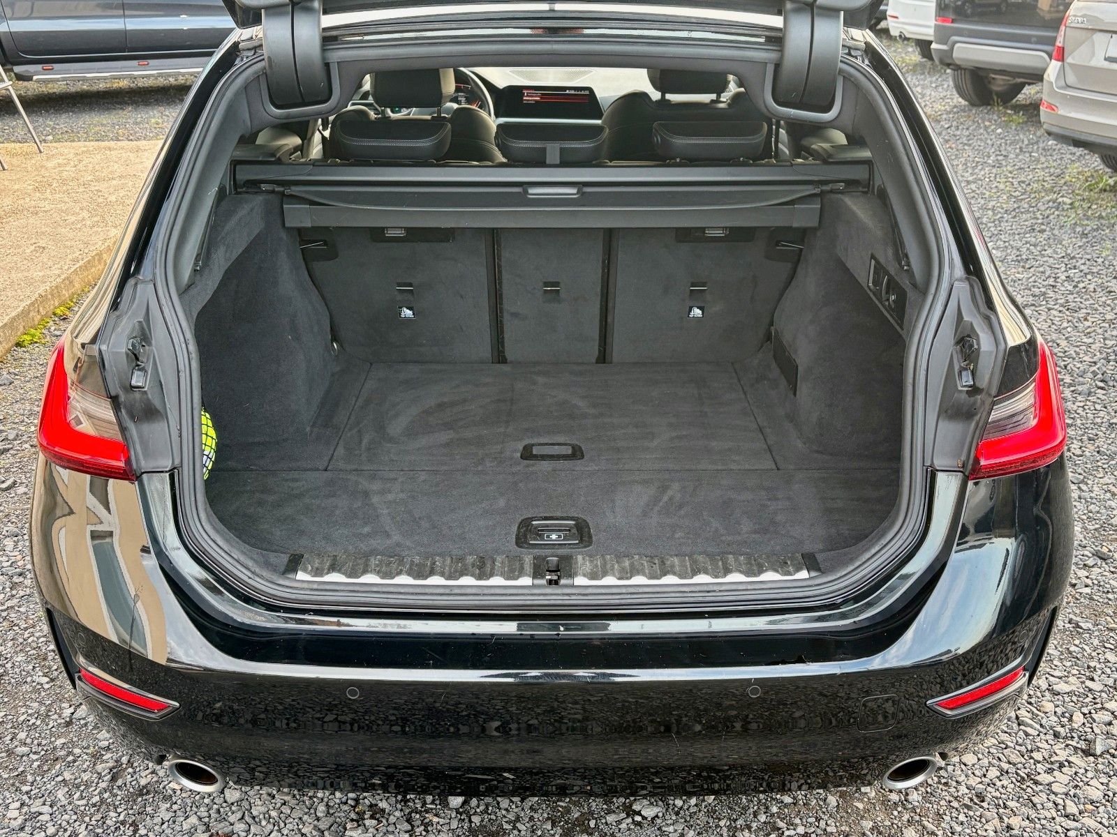 Fahrzeugabbildung BMW 320d Tour Aut Navi LED SPORTSITZE Leder AHK 1.HD