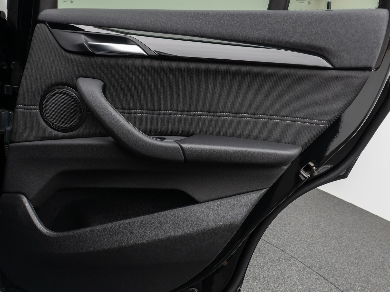 Fahrzeugabbildung BMW X1 sD18i Kamera DAB HiFi Navi Komfort LED Sport