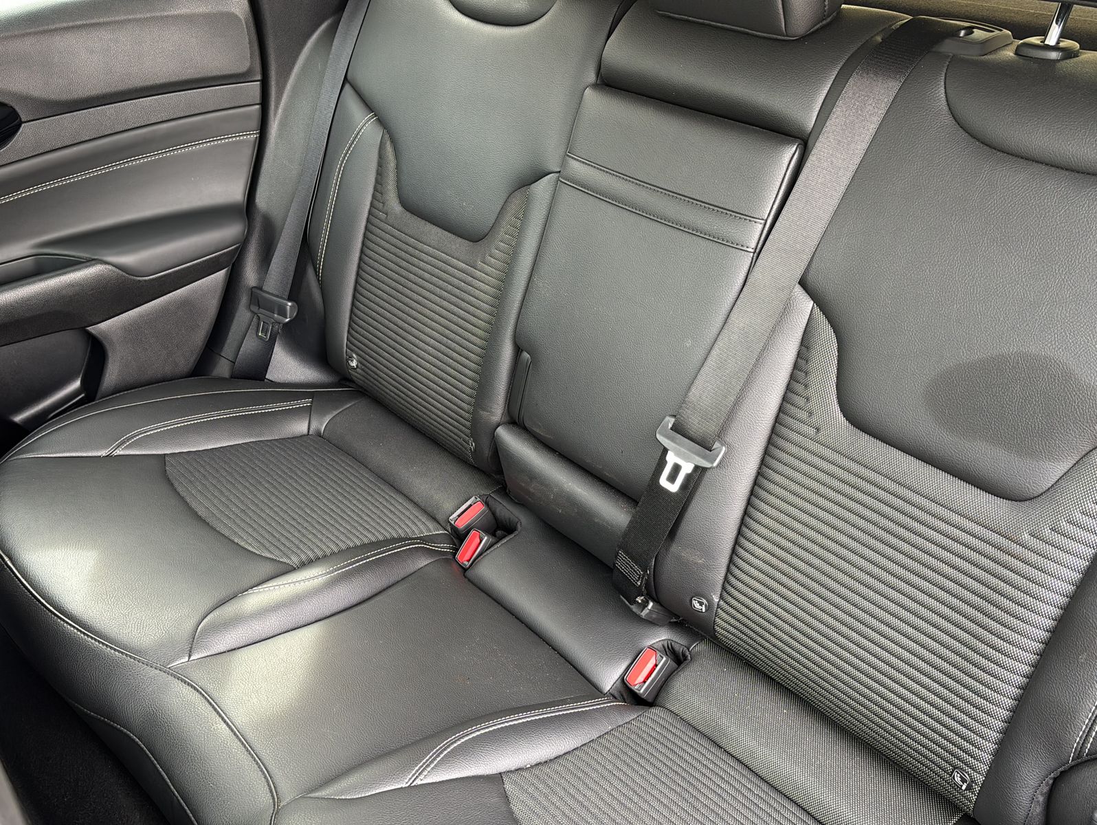 Fahrzeugabbildung Jeep Compass LIMITED FWD