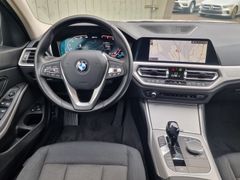 Fahrzeugabbildung BMW 320e Touring Navi LED SiHz PDC ACC AHK DAB