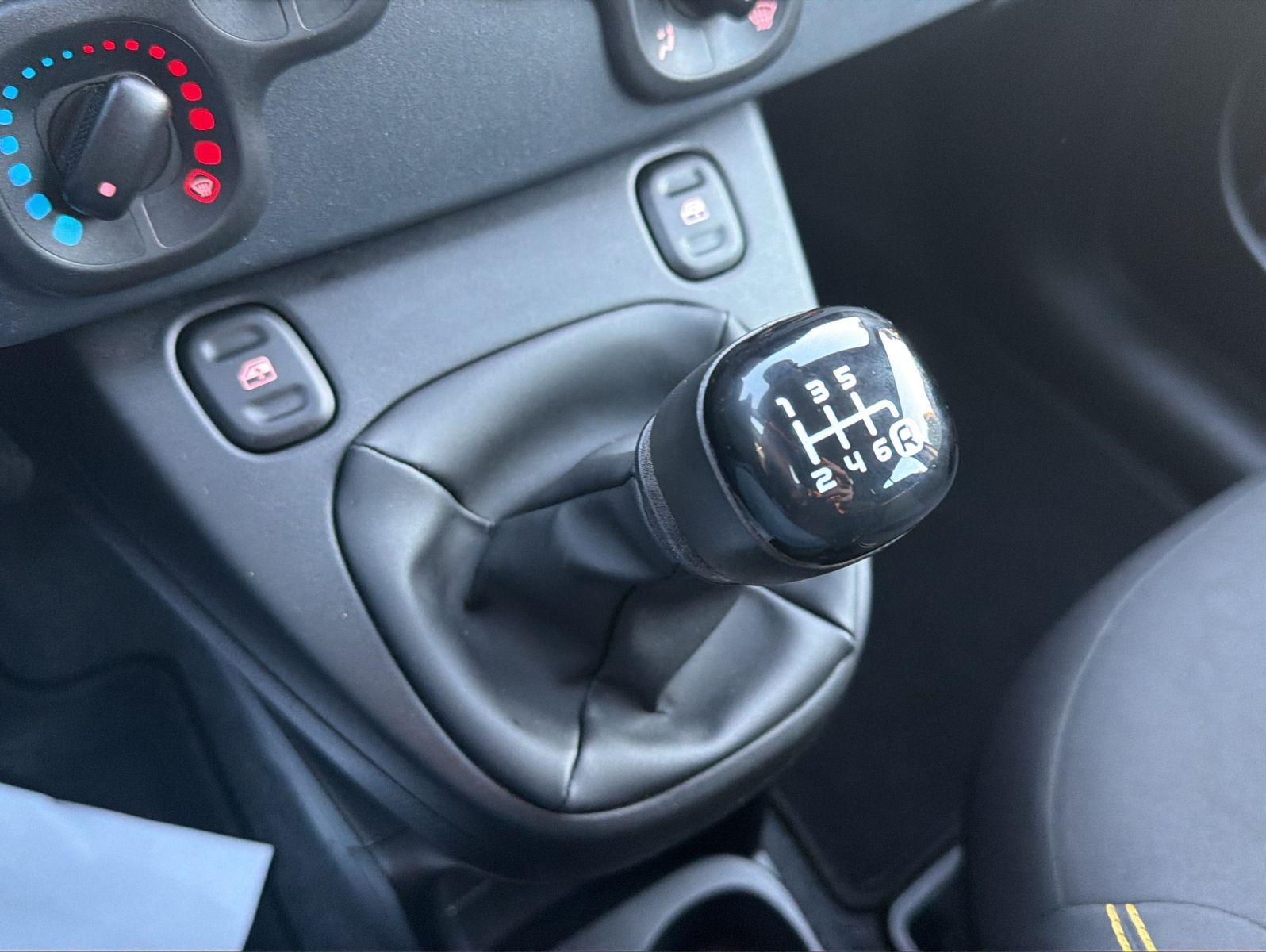 Fahrzeugabbildung Fiat Panda Mild-Hybrid, Klima, ab 144,- € i. M.