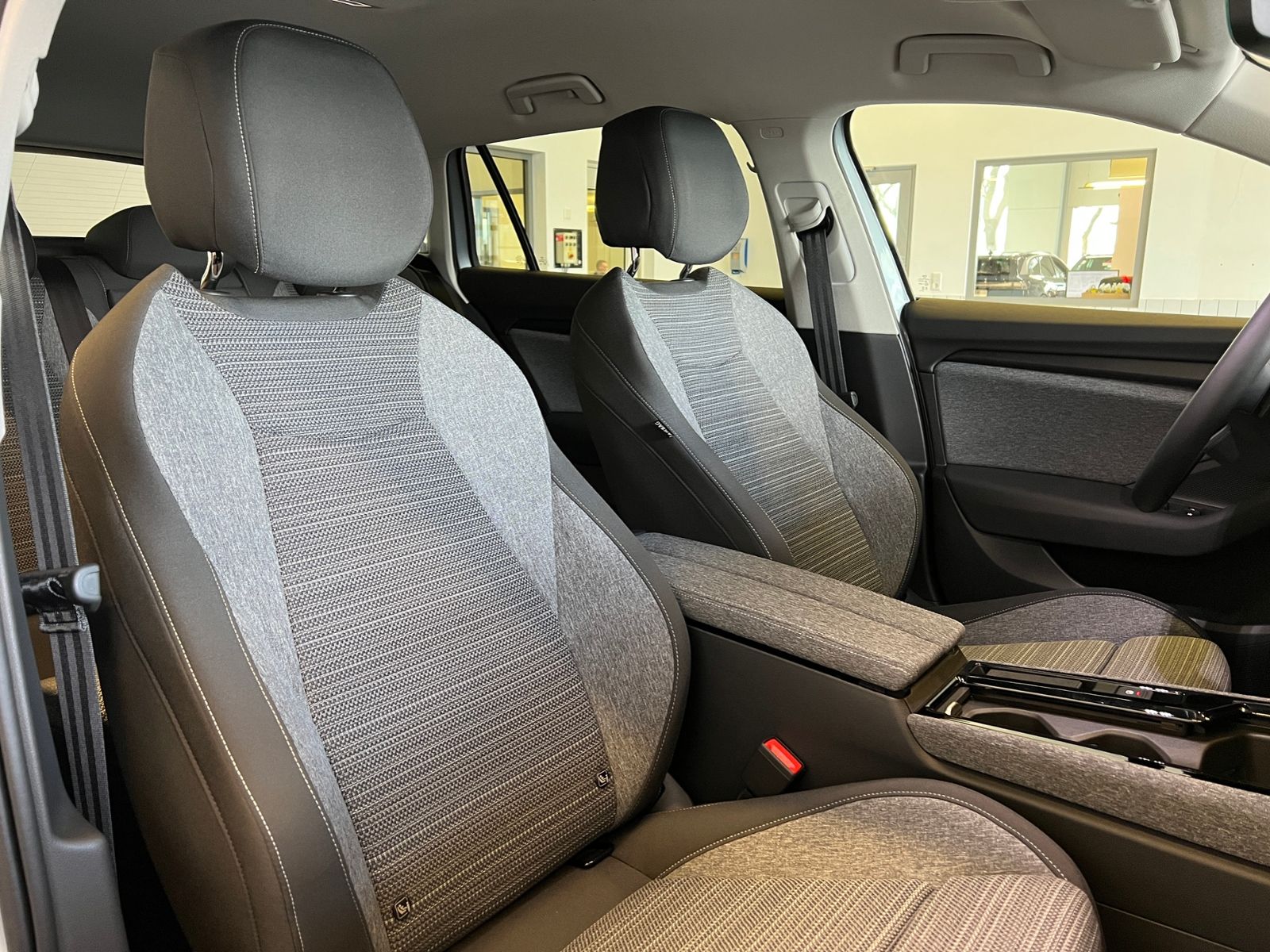 Fahrzeugabbildung SKODA Superb Combi Selection 1.5 TSI mHEV DSG *Vorb. A