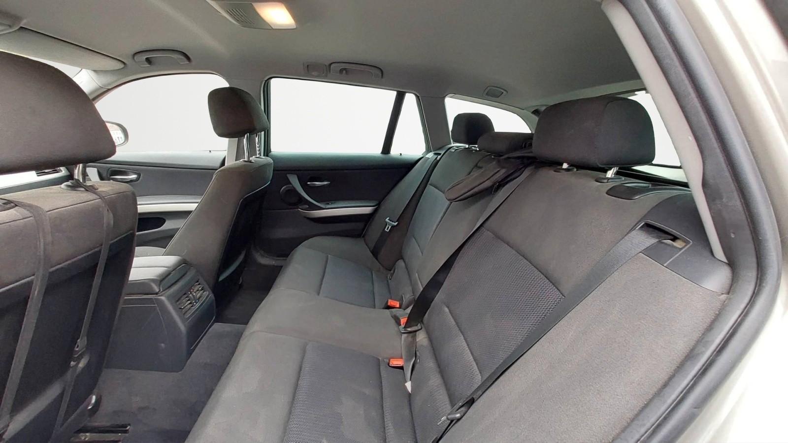 BMW 318 2012 — photo 12