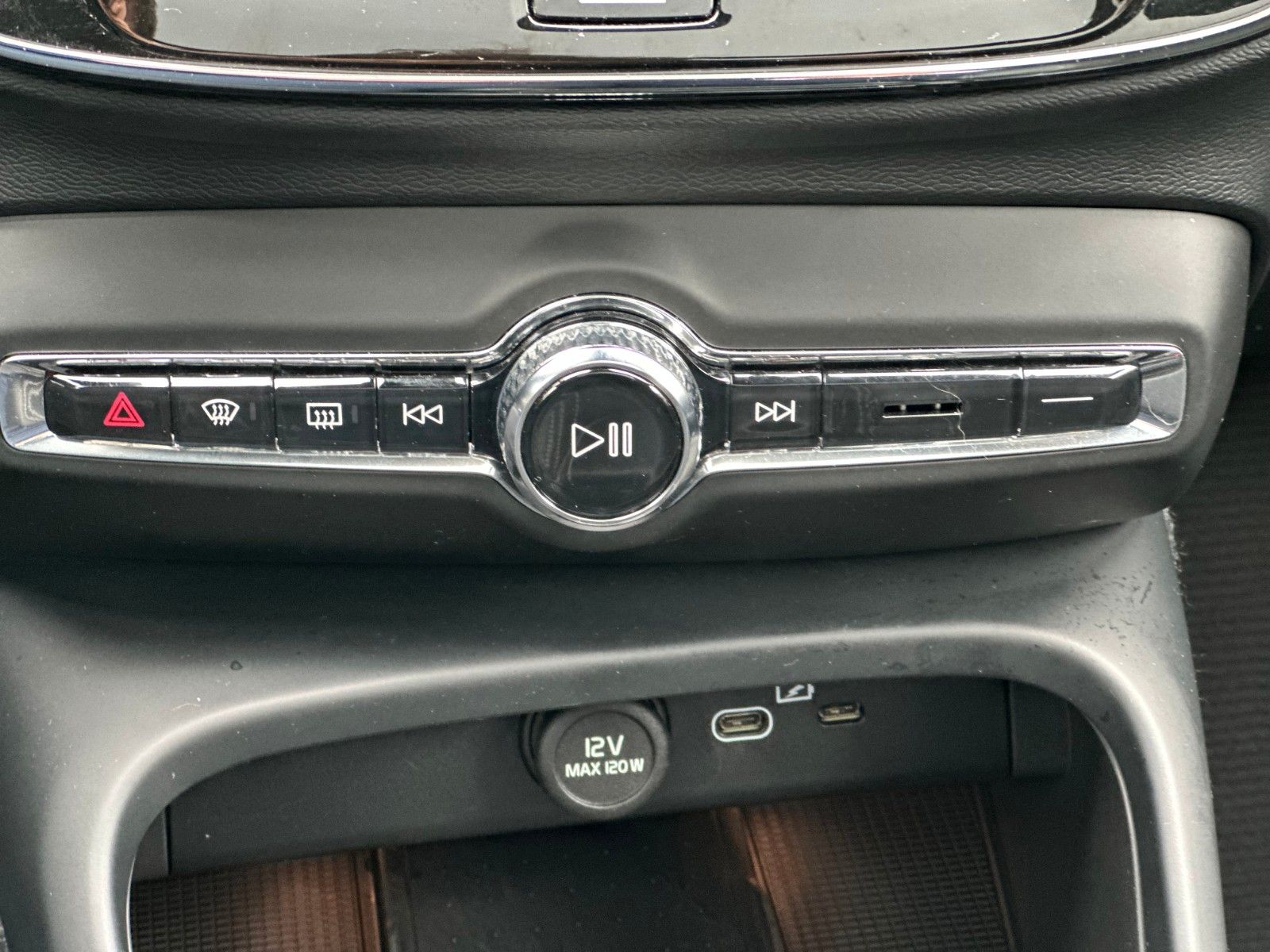 Fahrzeugabbildung Volvo XC40 R  Electric Allrad