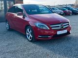 Mercedes-Benz B 200 AUTOMATIK LEDER KLIMA PDC PANO EXCLUSIVPAK - gebrauchte Kleinbusse