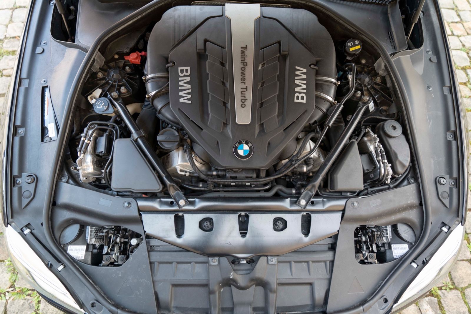 Fahrzeugabbildung BMW 650ix GC M-SPORT MASSAGE HUD H&K KAM CARPLAY
