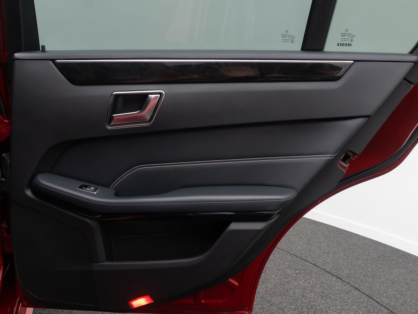 Fahrzeugabbildung Mercedes-Benz E 350 BlueTEC PDC Navi Tempomat LED Leder 18Zoll