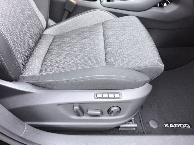 Fahrzeugabbildung SKODA Karoq 1.5 TSI DSG Selection Tour AHK PANO AREA-V