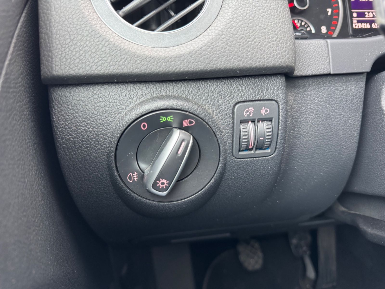 VW-Tiguan *Sithz*NAVI*Temp*PDC*2-Z.Klima*AHK*
