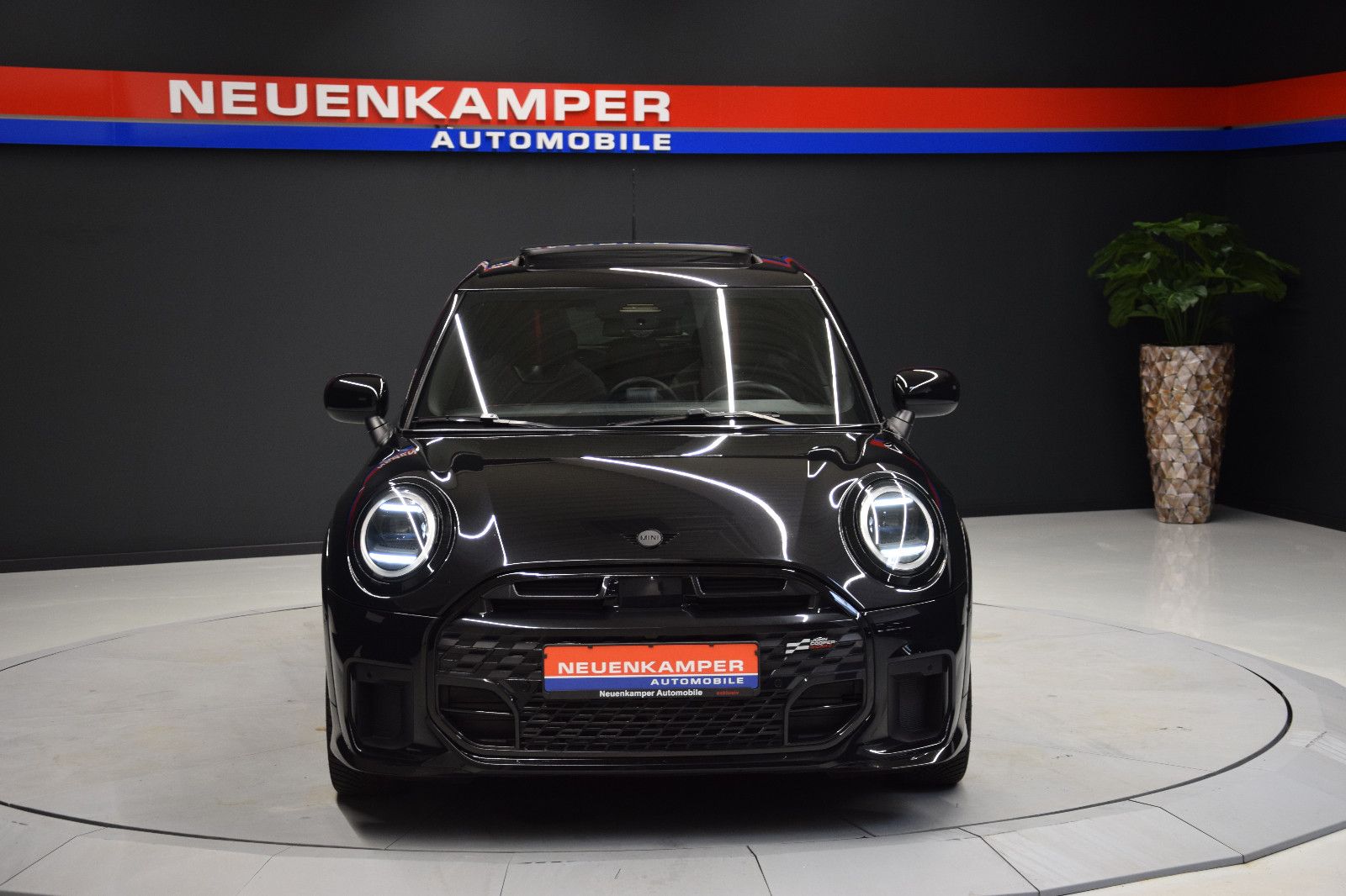 Fahrzeugabbildung MINI Cooper S John Cooper Works Trim 5-Türen Pano HuD