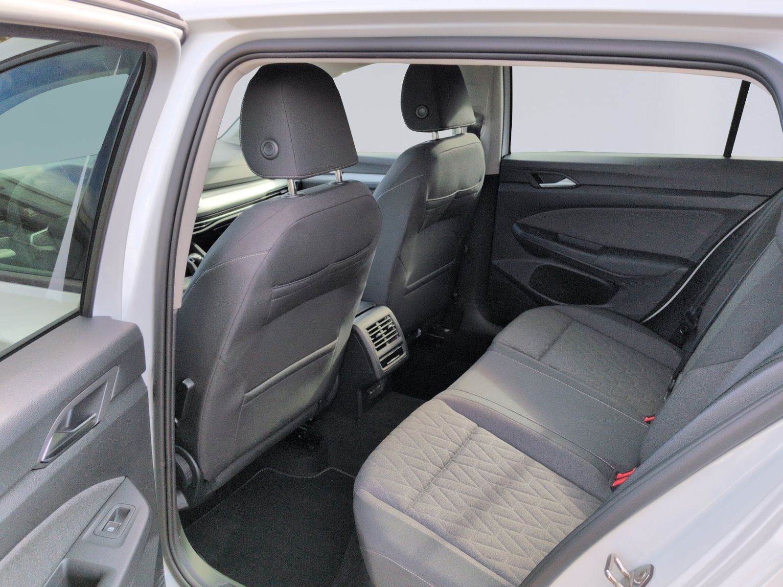 Golf VIII Variant 1.5 TSI Life AHK+APP+NAVI+SHZ