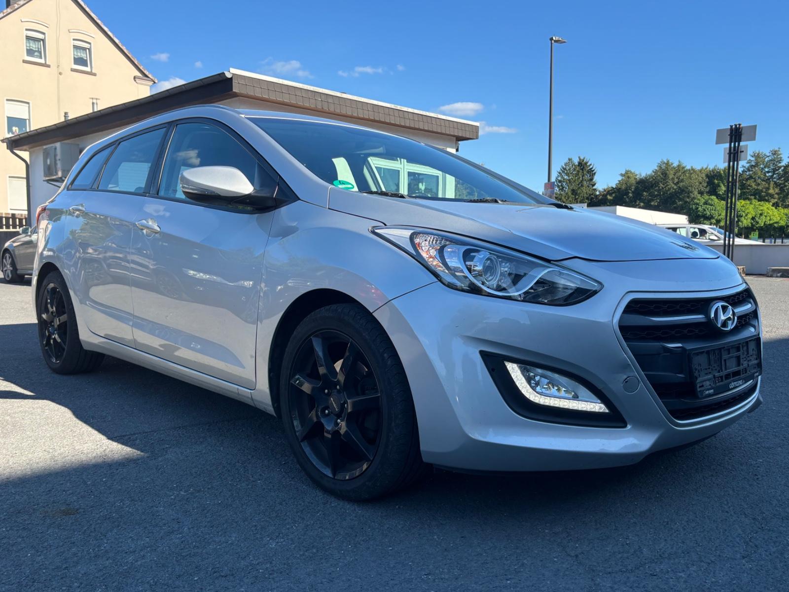 Hyundai i30 DIESEL "Style" AUTOMATIK//KAMERA//AHK/S-HEFT