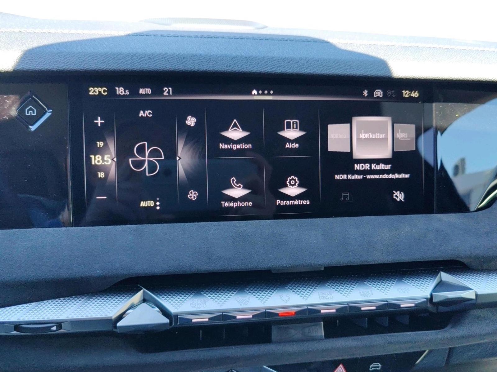 DS Automobiles Nº4 ÉTOILE + Alcantara HYBRID 145 PS