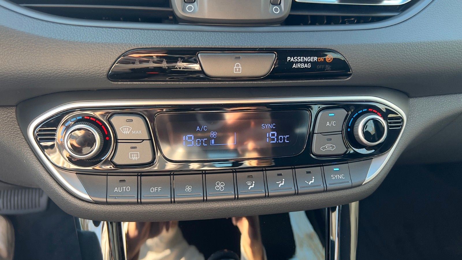 Fahrzeugabbildung Hyundai i30 1.0 T-GDI Advantage *Navi*CarPlay*RFK*LED*