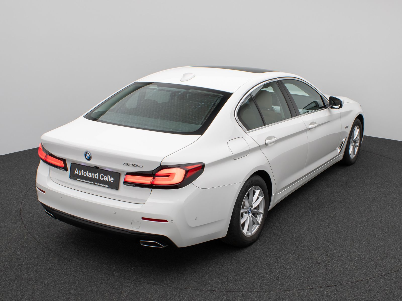 Fahrzeugabbildung BMW 520e Glasdach Kamera DAB H/K DispKey Sport Alarm