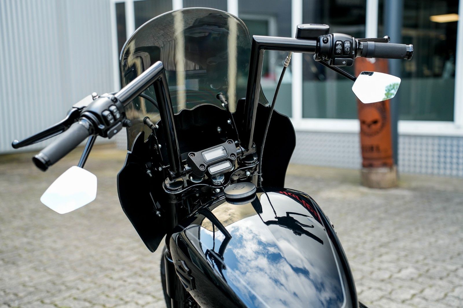Fahrzeugabbildung Harley-Davidson SOFTAIL STREET BOB CLUBSTYLE J&H Ape - Airride