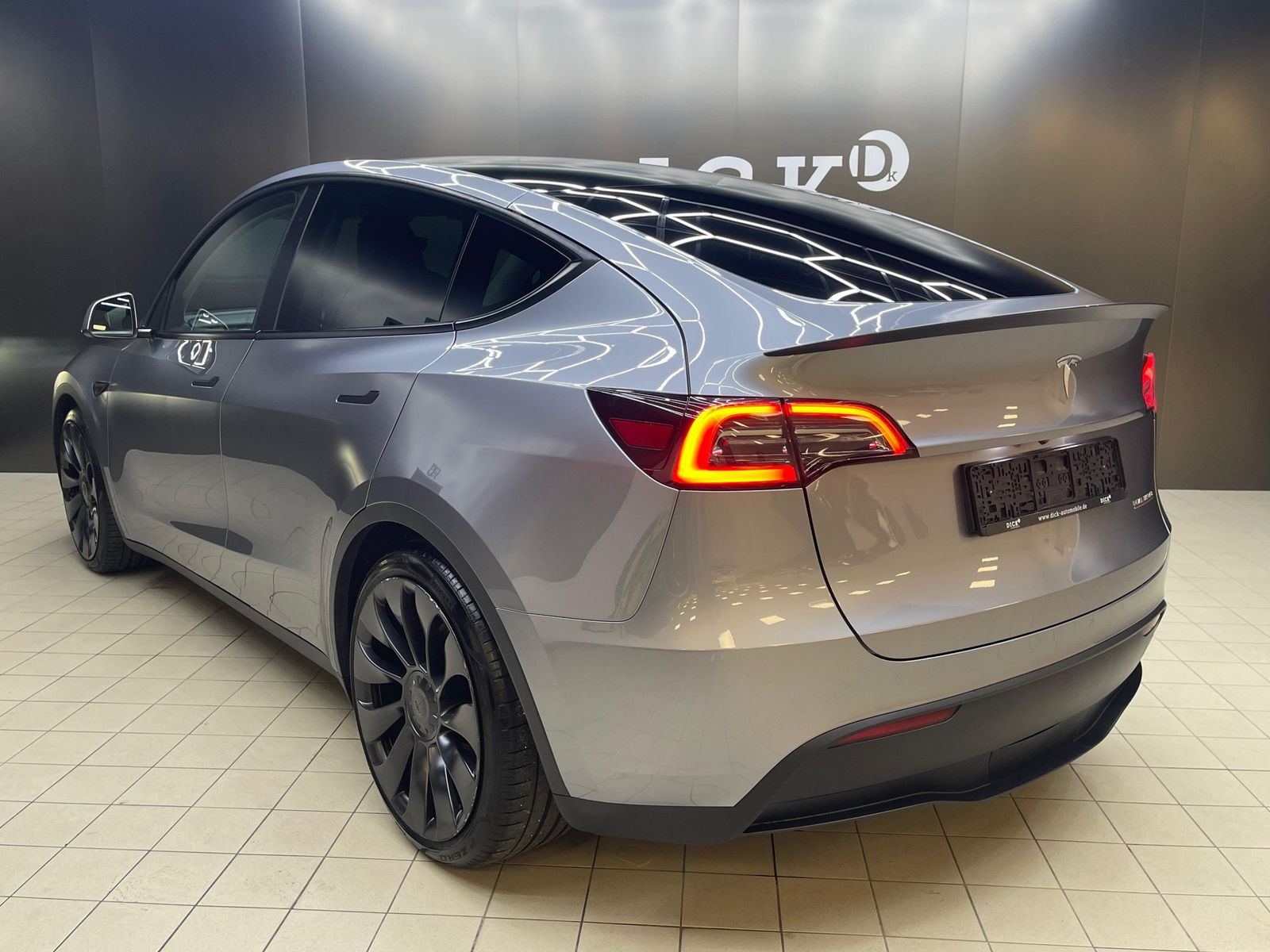 Fahrzeugabbildung Tesla Model Y Long Range Perform AWD+AHK+PANO+LED+ACC+