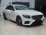 Mercedes-Benz E 220 d AMG Line (EURO 6d-TEMP) Automatik Navi - Mercedes-Benz E 220 mit Diesel-Antrieb: Weiß, Limousine