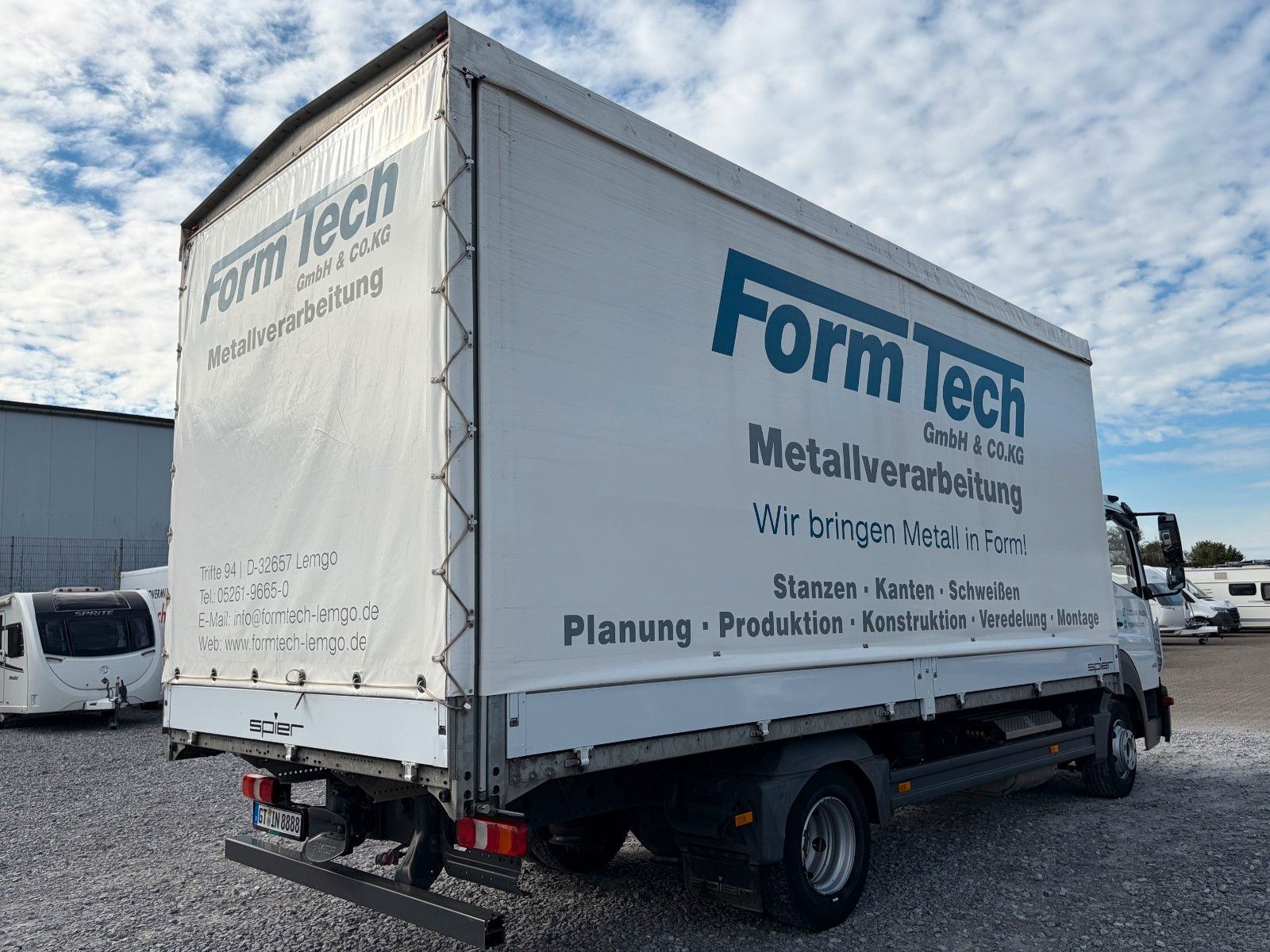 Fahrzeugabbildung Mercedes-Benz Atego 818 L Curtainsaider AHK Tempm.