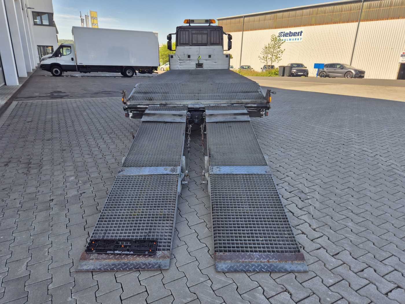 Fahrzeugabbildung Iveco Eurocargo ML140E25/P Maschinentransporter Winde