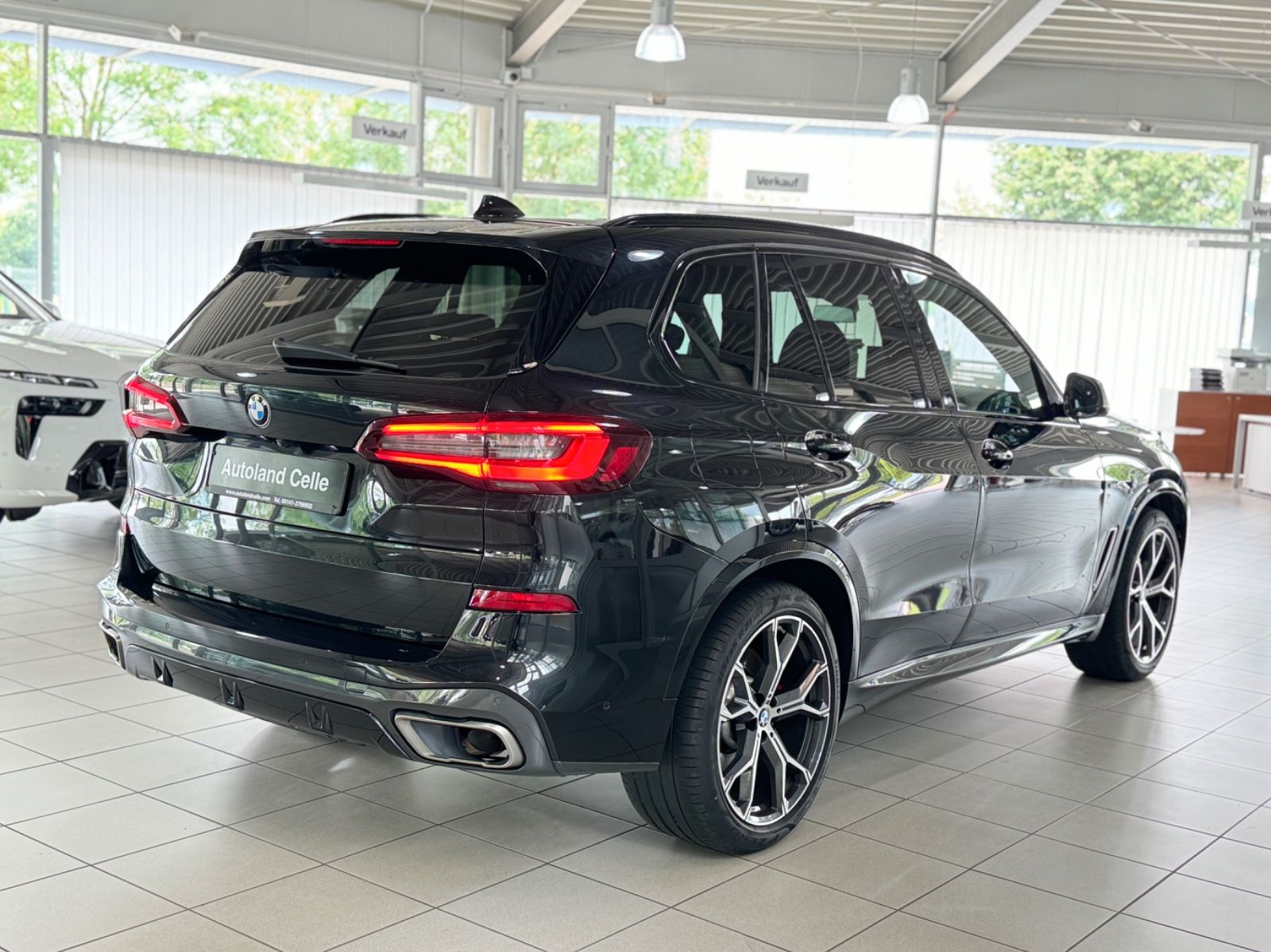 Fahrzeugabbildung BMW X5 M50d Kamera HUD DAB HiFi Stop&Go Alarm 21"LED