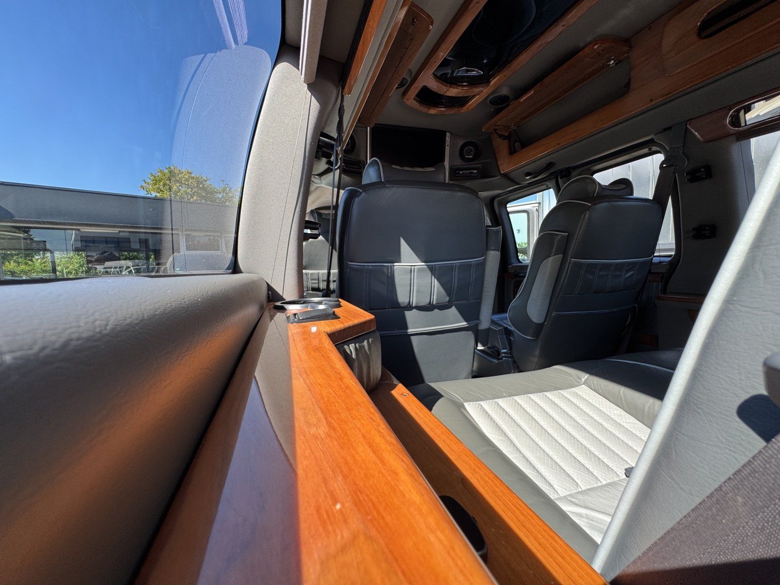 Fahrzeugabbildung Chevrolet Express 1500 Starcraft /Clean Carfax/ DVD/ BETT