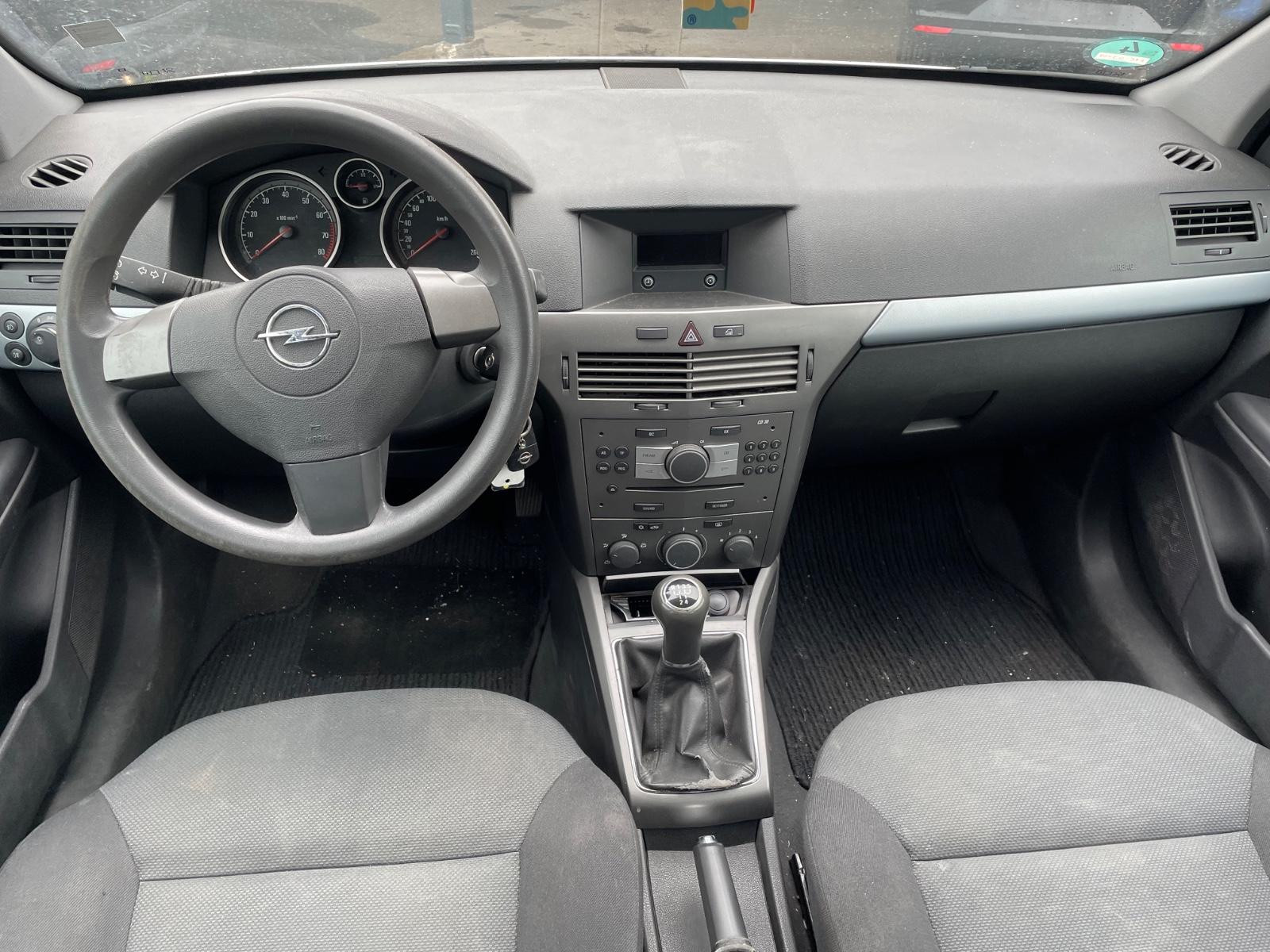 Opel Astra 2006 — photo 7