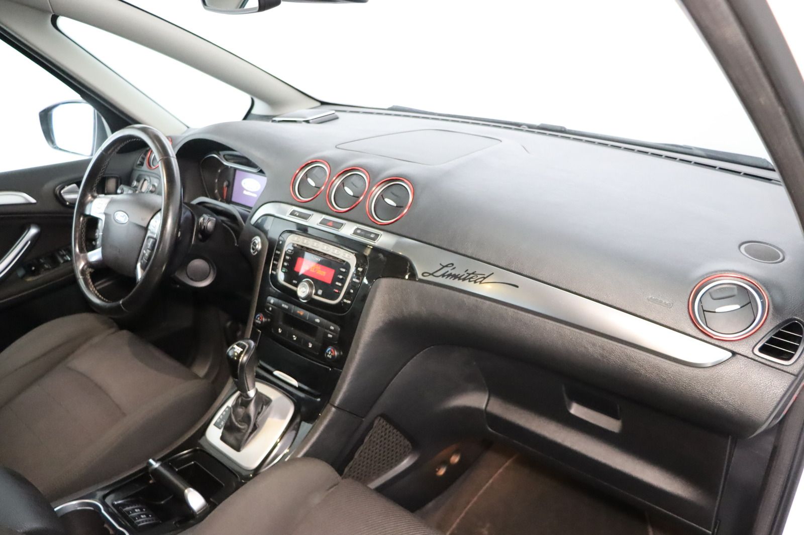 Fahrzeugabbildung Ford S-MAX 2.0 TDCi Sitzhzg./-lüftung * PDC * Tempom.