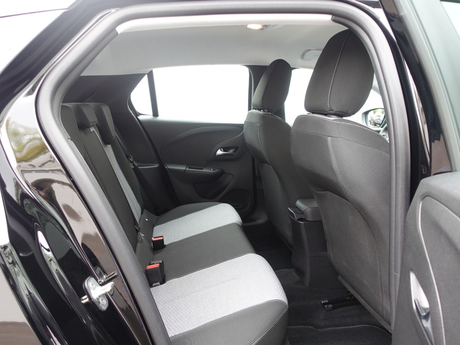 Fahrzeugabbildung Opel Corsa 1.2 Allwetter,Sitzh.,PDC,LED,Kamera,DAB