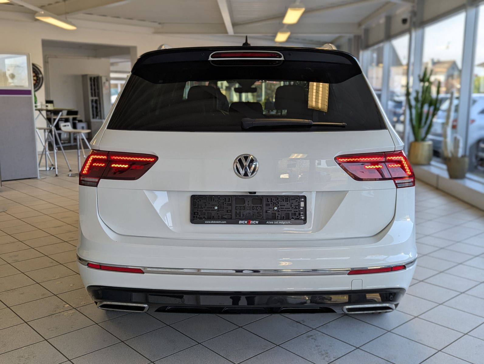 VW Tiguan Allspace 2.0 TDI DSG R-Line 4M Pano AHK - Image 6