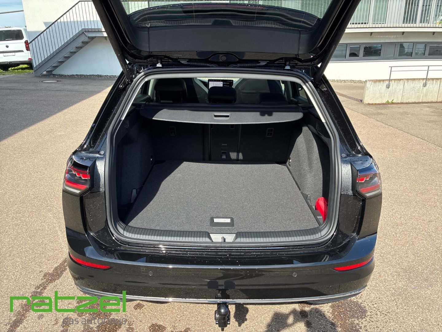Fahrzeugabbildung Volkswagen Golf Variant STYLE 1.5 TSI PANO+LEDER+AHK+NAVI