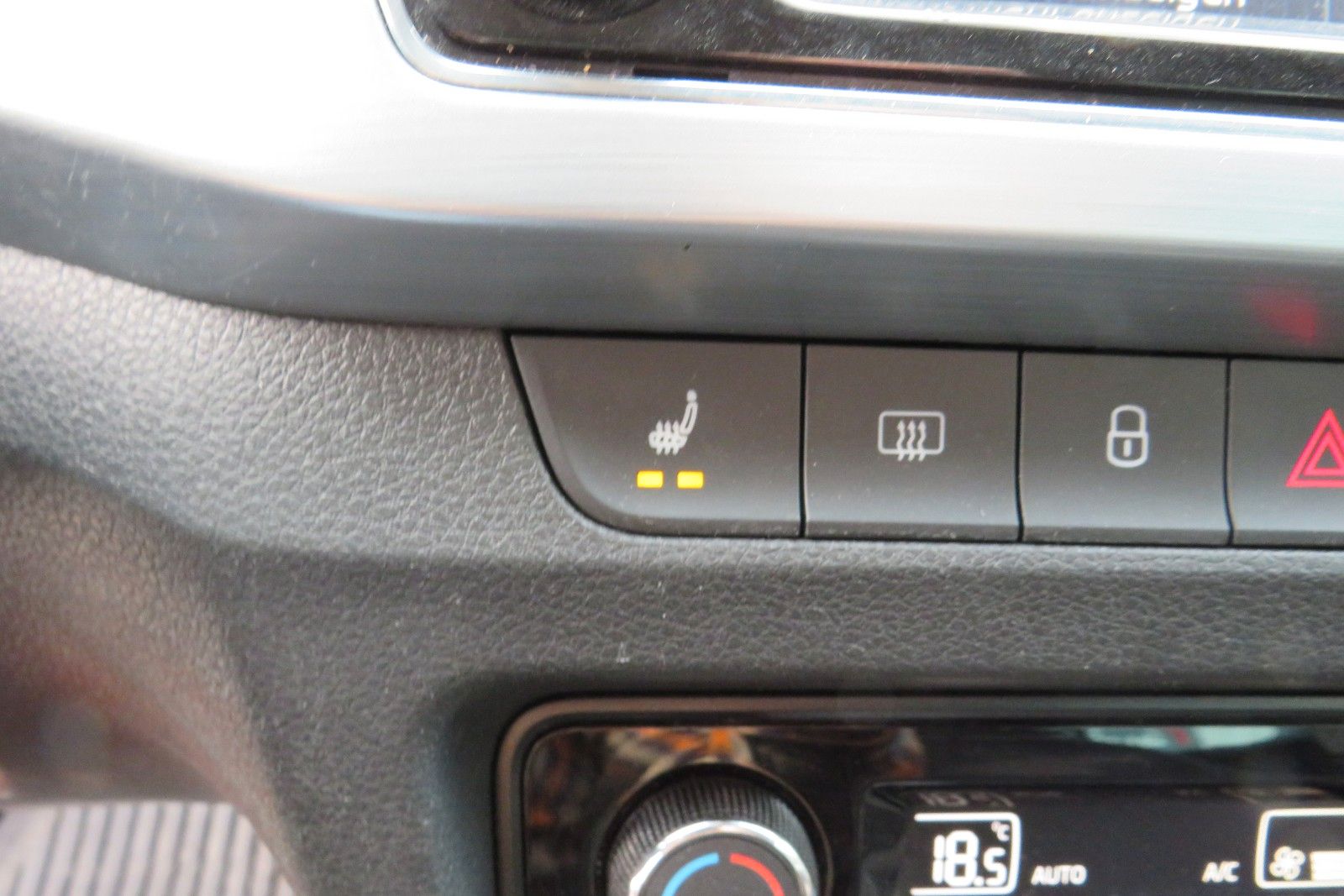 Fahrzeugabbildung SKODA Fabia Ambition DSG PDC NAVI SITZH APP 8-FACH 1.H