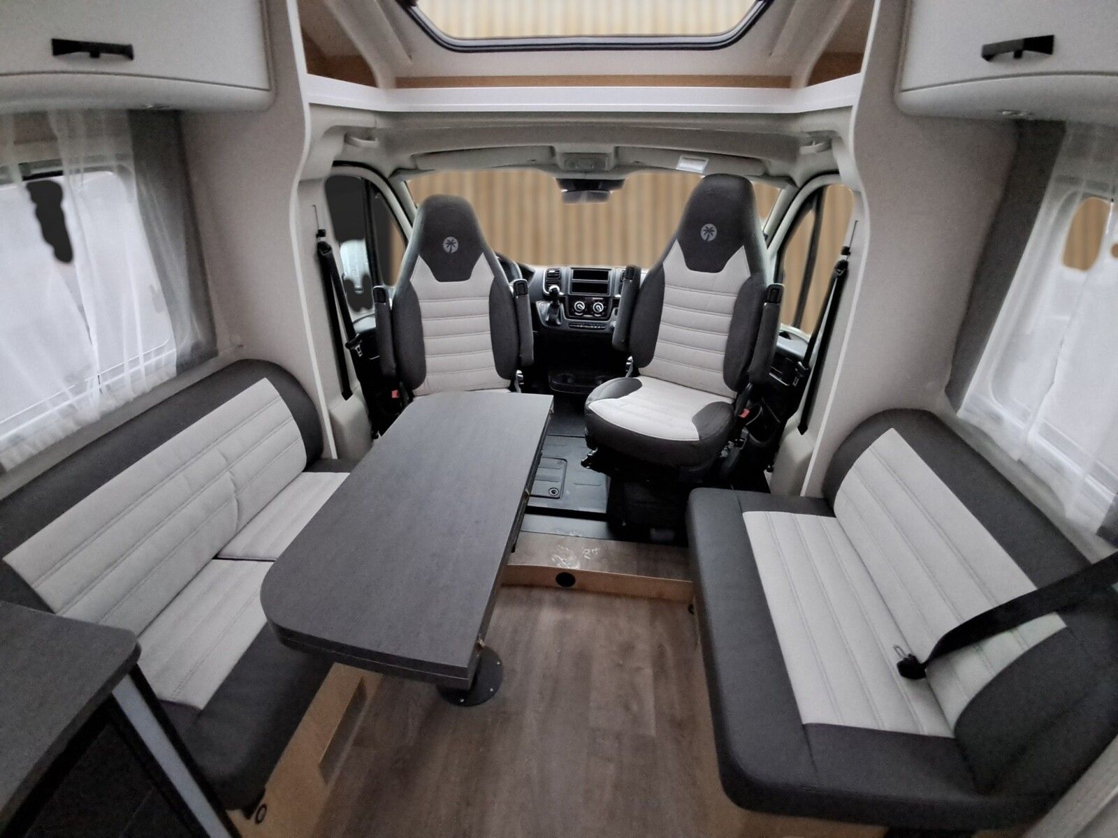 Fahrzeugabbildung Sunlight Adventure T 68C Automatik, Dörr Edition, TV