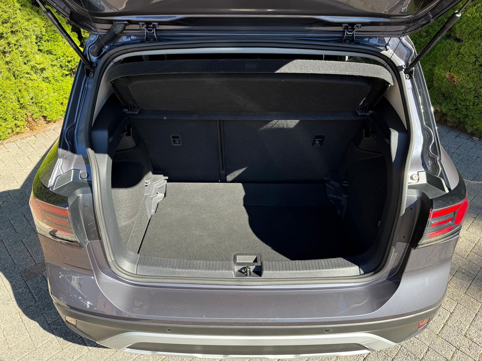 Fahrzeugabbildung Volkswagen T-Cross 1.0 TSI DSG Life LED+KAM+ACC+CARPL+SHZ+