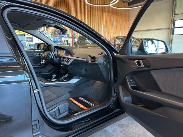BMW 120 i *HEAD-UP*StandHZ*AHK*SPORT*2-ZONEN*CARPLAY