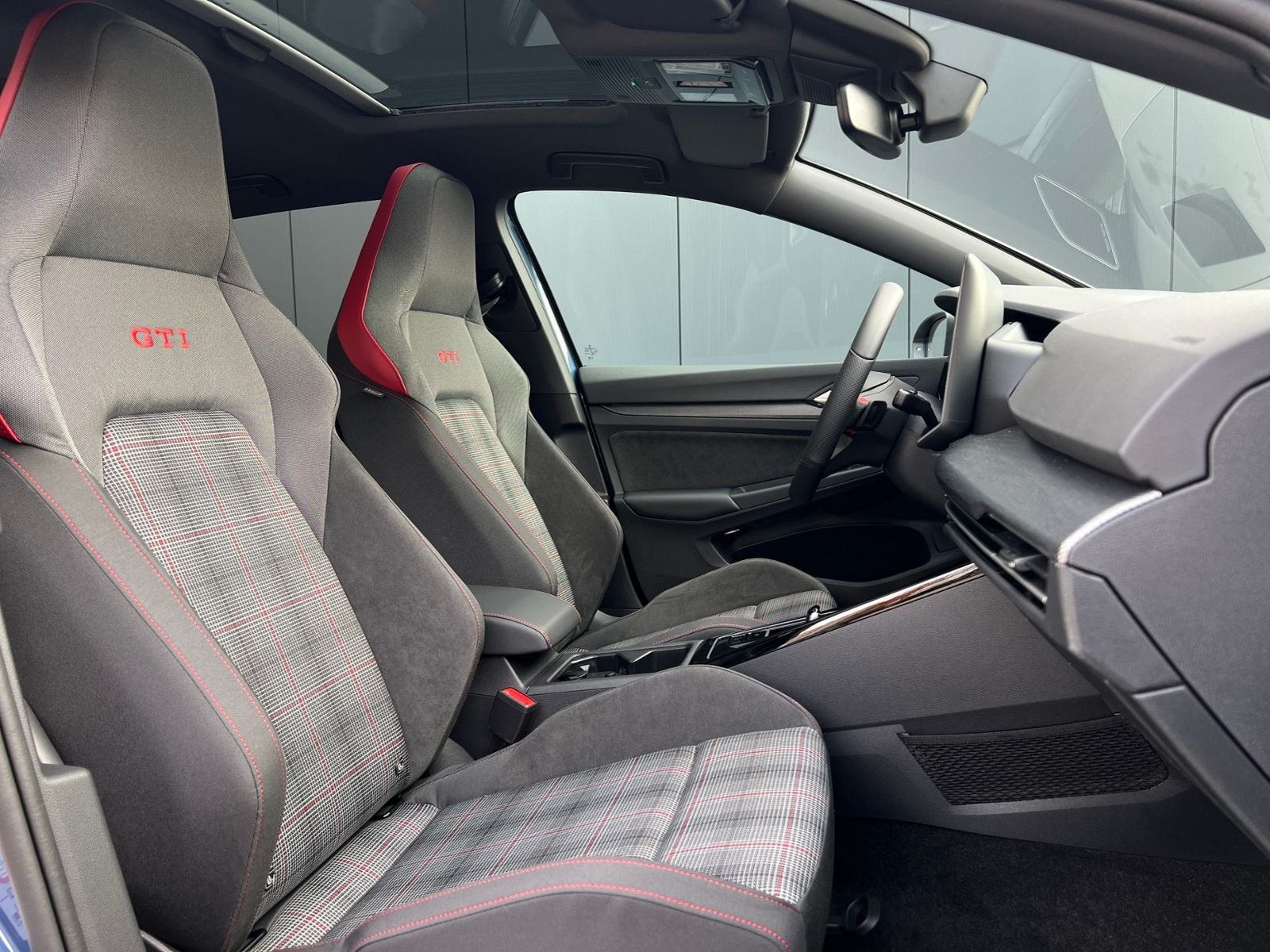 Fahrzeugabbildung Volkswagen Golf VIII GTI 2.0 TSI DSG *AHK, IQ.Light, Black