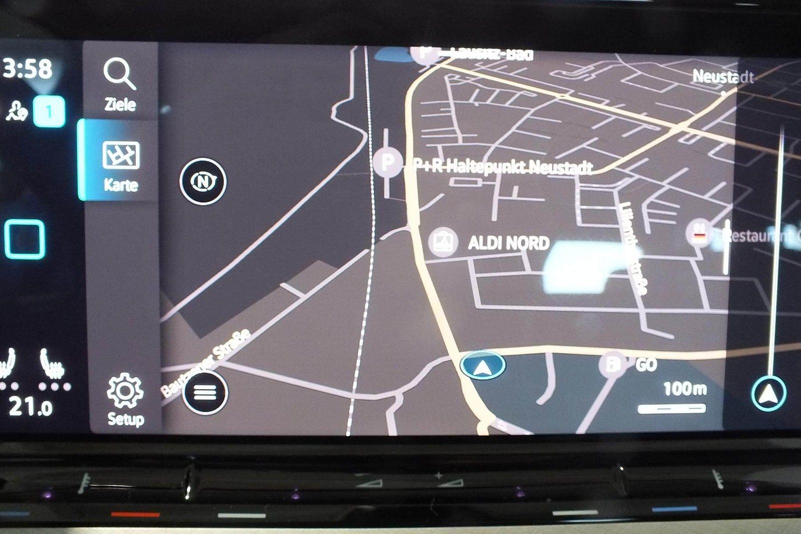 Fahrzeugabbildung Volkswagen Golf VIII Variant eTSI Life DSG LED AHK Navi AID