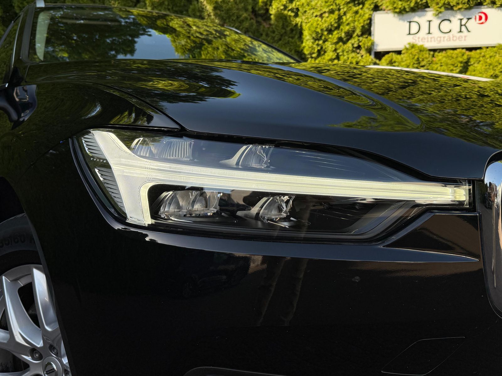 Fahrzeugabbildung Volvo XC60 Momentum Pro 2WD LED+NAVI+AHK+KAM+PARK+DAB+