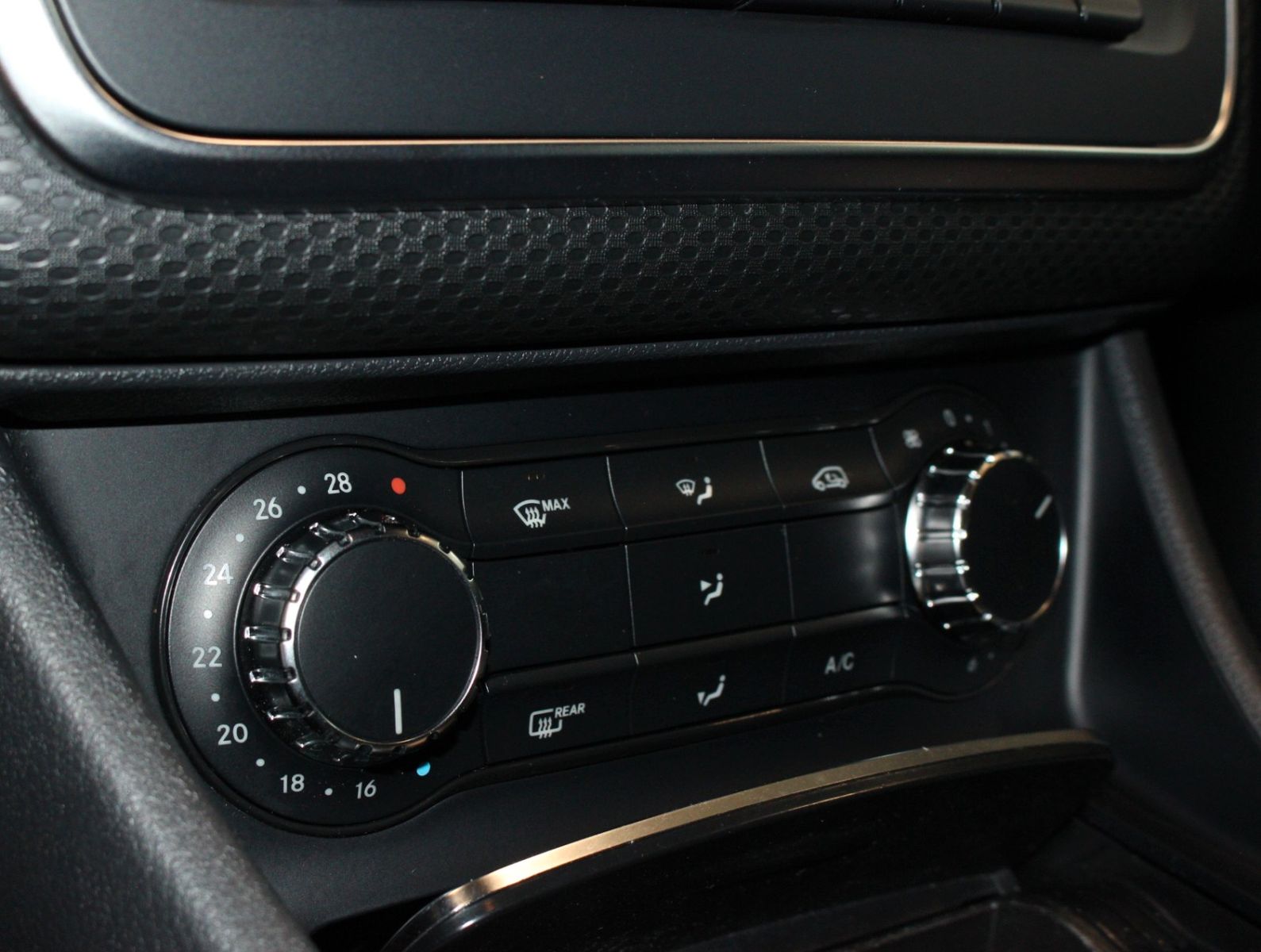 Fahrzeugabbildung Mercedes-Benz A 180 BlueEfficiency 2. Hand*