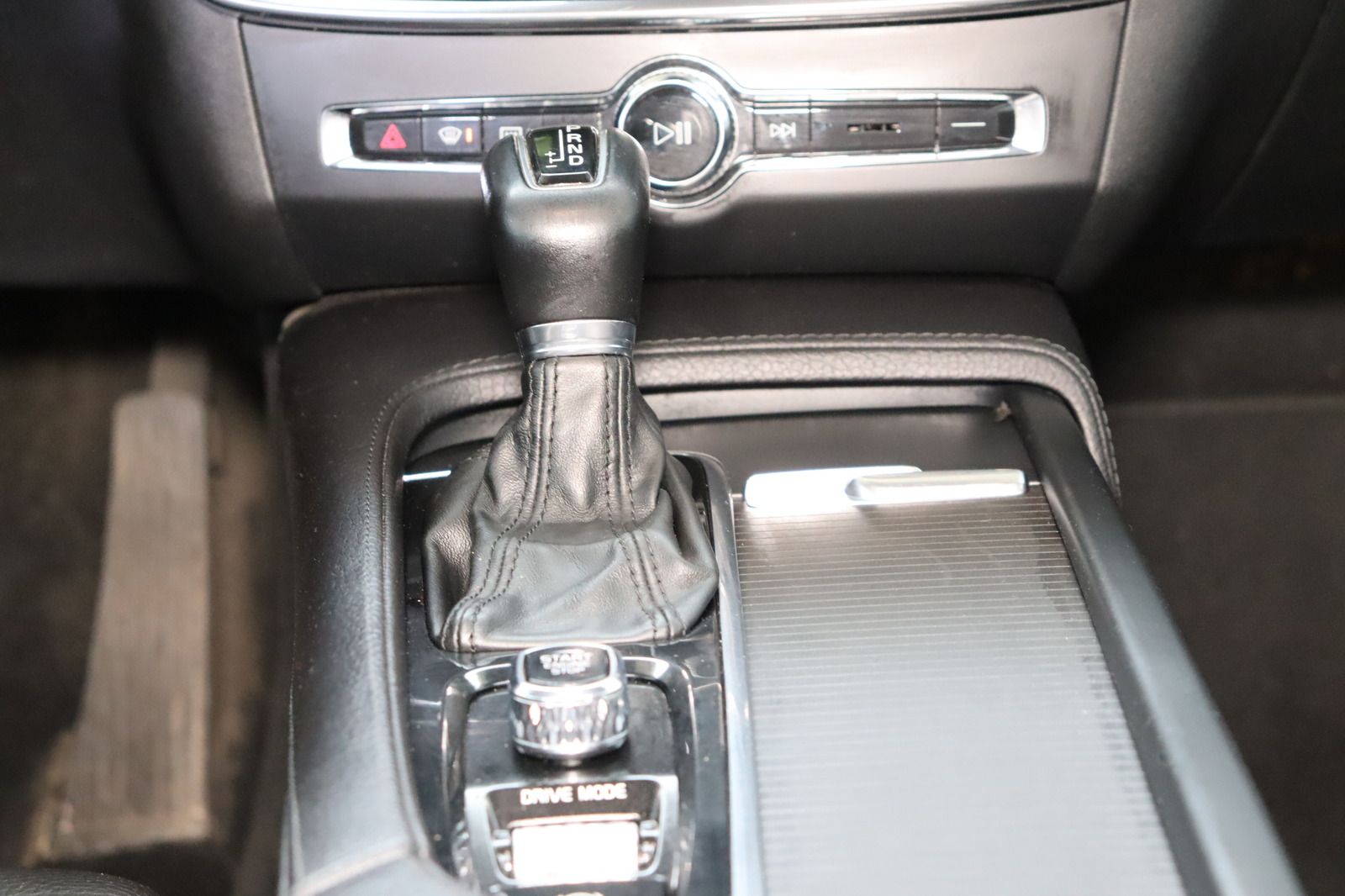 Fahrzeugabbildung Volvo V90 Kombi * HUD * Keyless * Limited Edition Mome