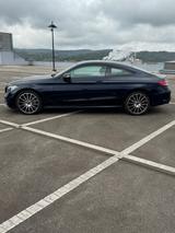 Mercedes-Benz C 300 AMG- Line - blaue Mercedes-Benz C 300