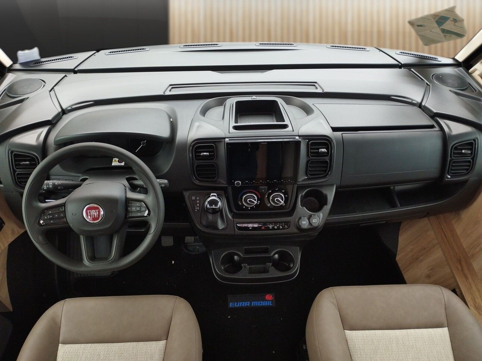 Fahrzeugabbildung Eura Mobil Integra Line IL 720 EF SAT, SOLAR, LUFTFEDERUNG