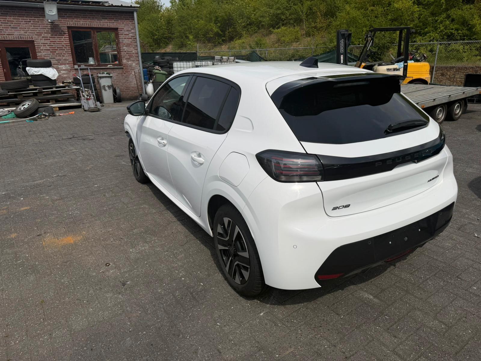 Peugeot 208 Hybrid 100 Allure