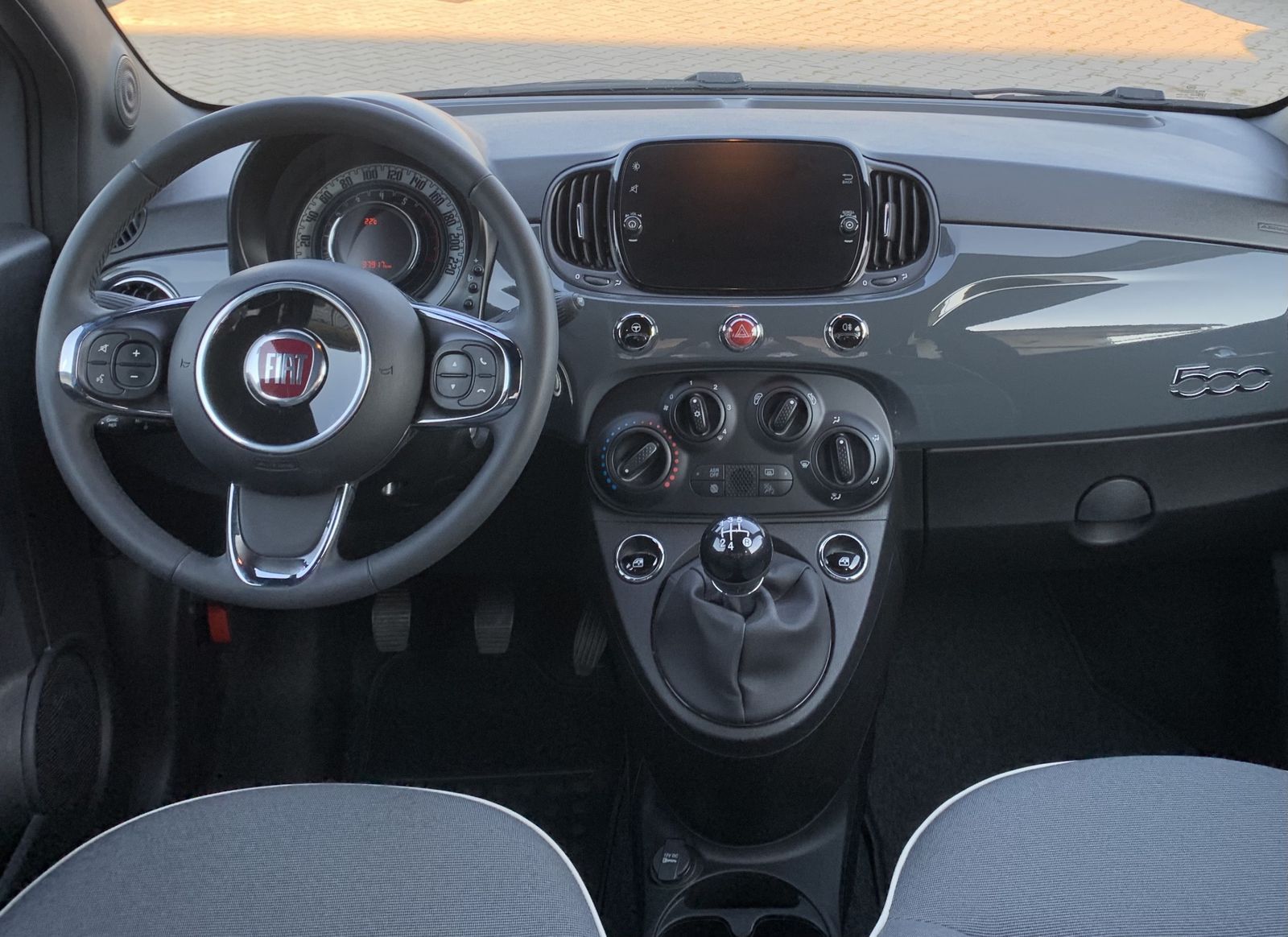 Fahrzeugabbildung Fiat 500 1.2 Lounge*PDC*UConnect*LED*Tempomat*ELFH*