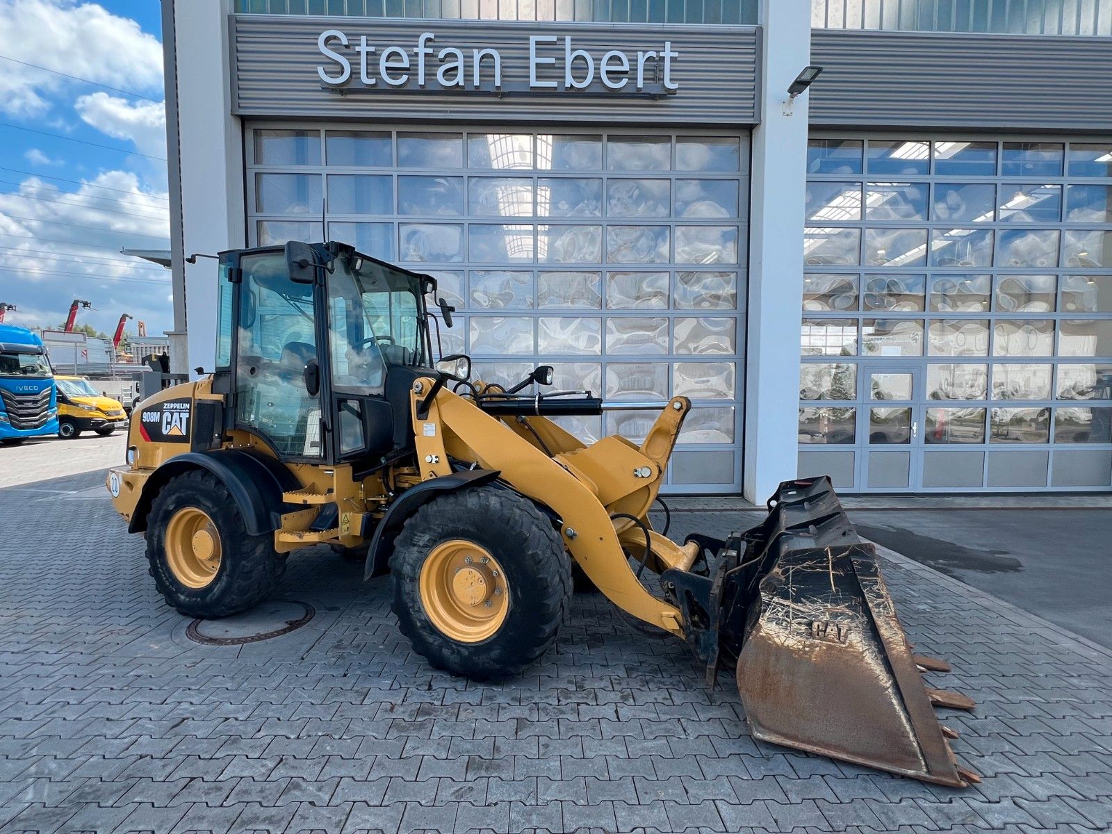 Fahrzeugabbildung CAT 908M / 2.644h / Gabel / Schaufel