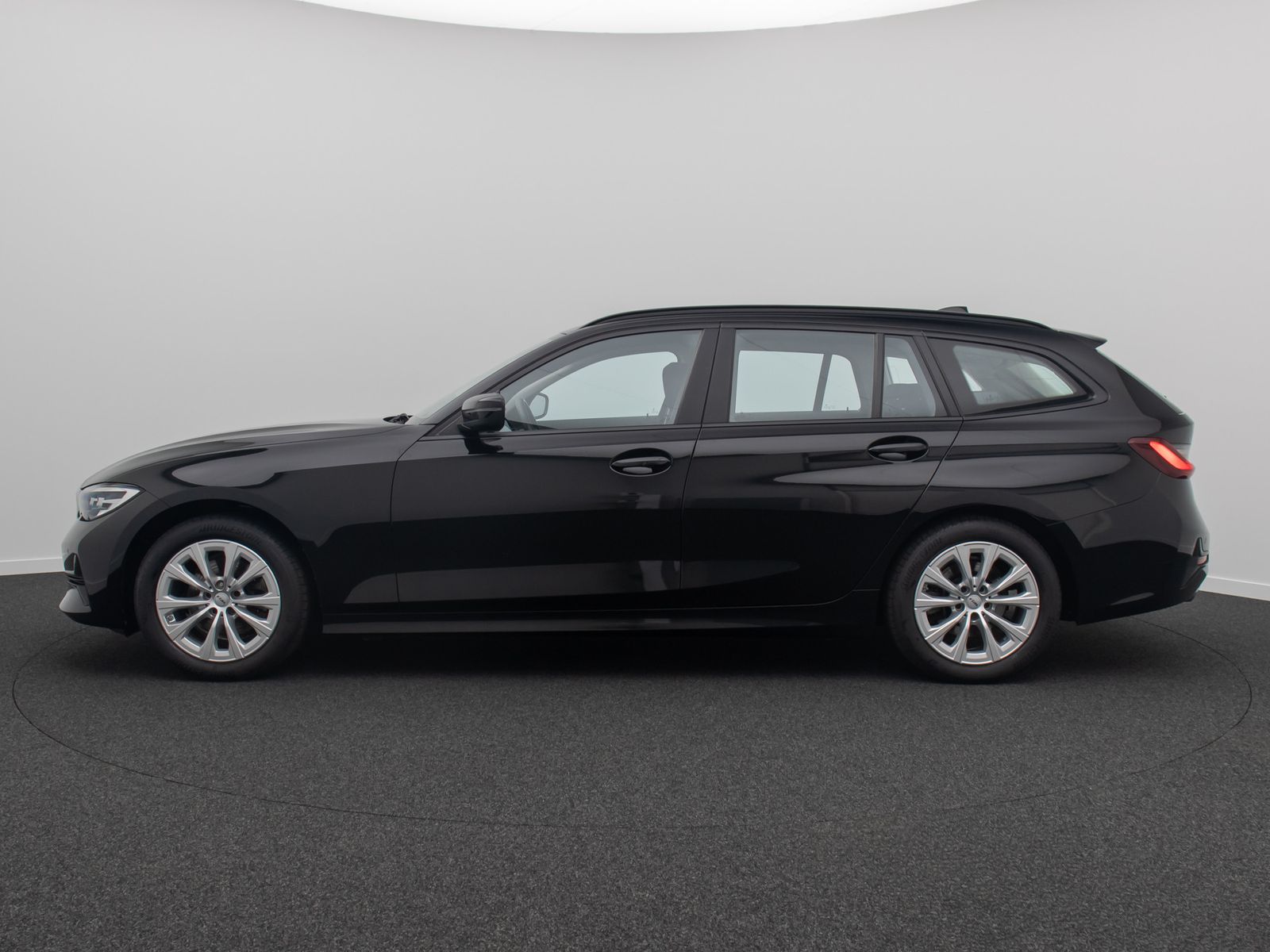 Fahrzeugabbildung BMW 320d DAB CockPitPro PDC DrivingAssist Alarm LED