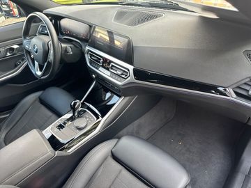 BMW 320d xDrive A Sport Line DAB LED WLAN RFK Shz
