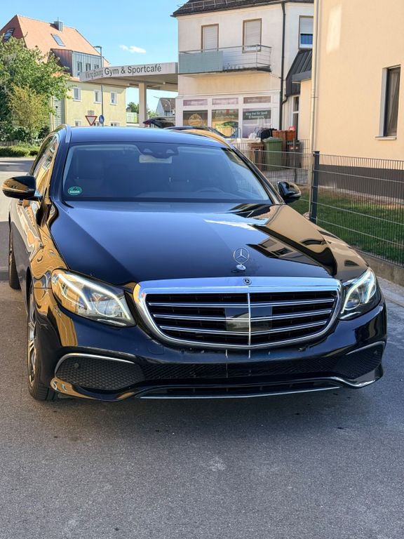 Image of Mercedes-Benz E 220