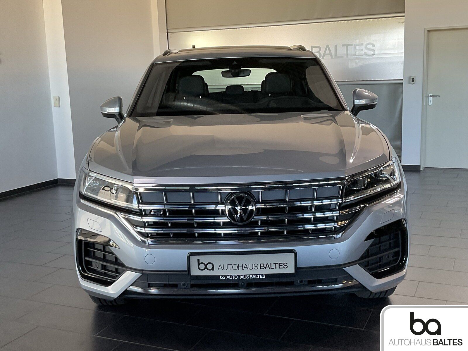 Volkswagen Touareg 3.0 V6 TDI R-Line 4Motion 360° ACC Pano foto 2