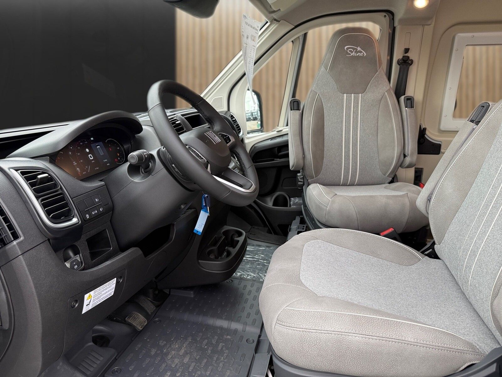 Fahrzeugabbildung Pössl Summit Shine 640 R Fiat 180 PS Dieselheizung,ACC